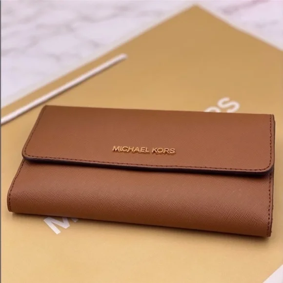 Michael Kors Trifold Wallet Luggage - Picture 2 of 10